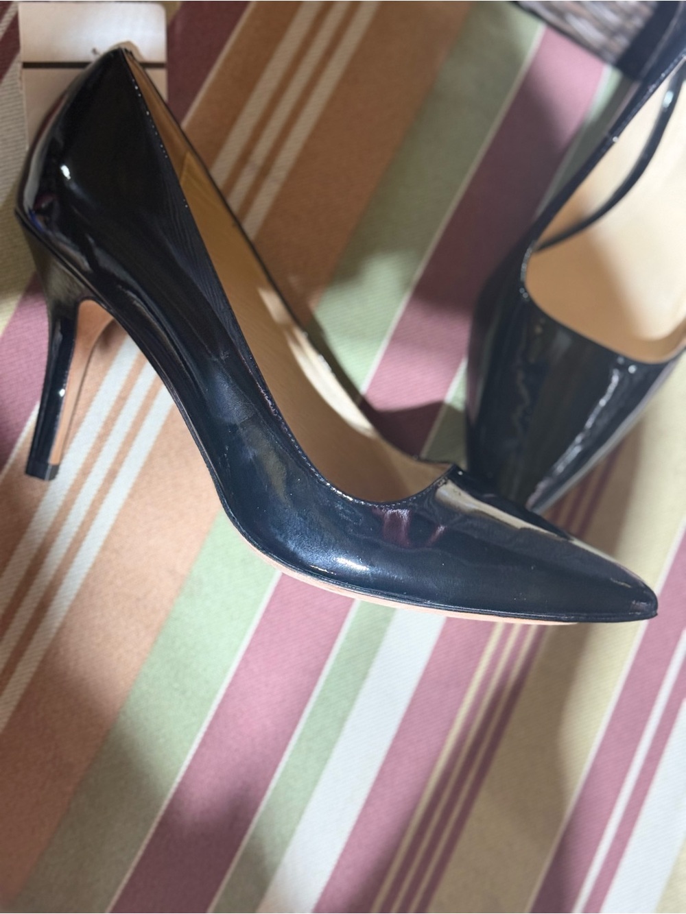 New Cole Haan Black Patent Pointed Pumps with Sleek Silhouette Size 8.5 - Picture 3 of 5